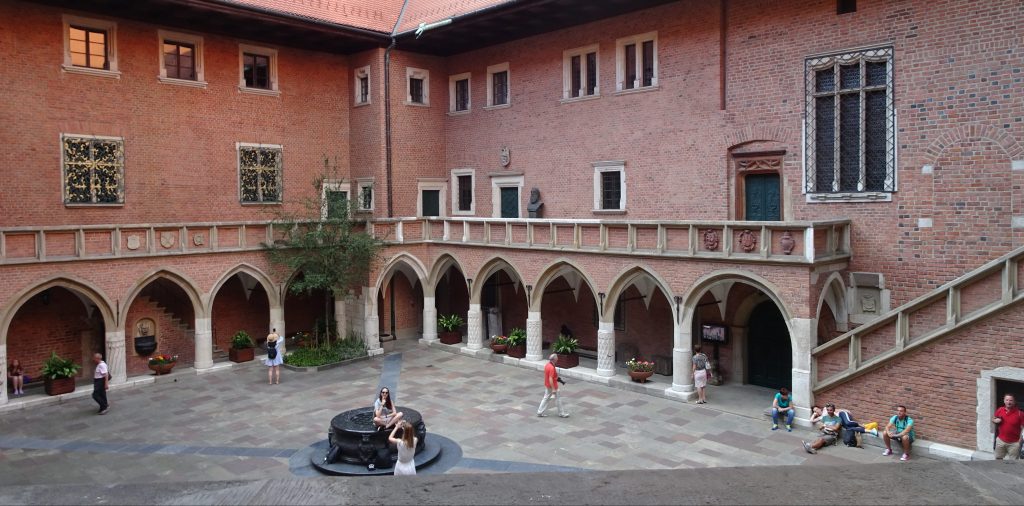 亞捷隆大學的六百載滄桑