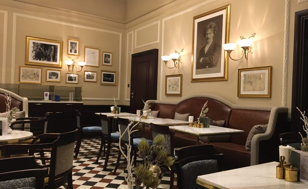 繾綣華沙咖啡館