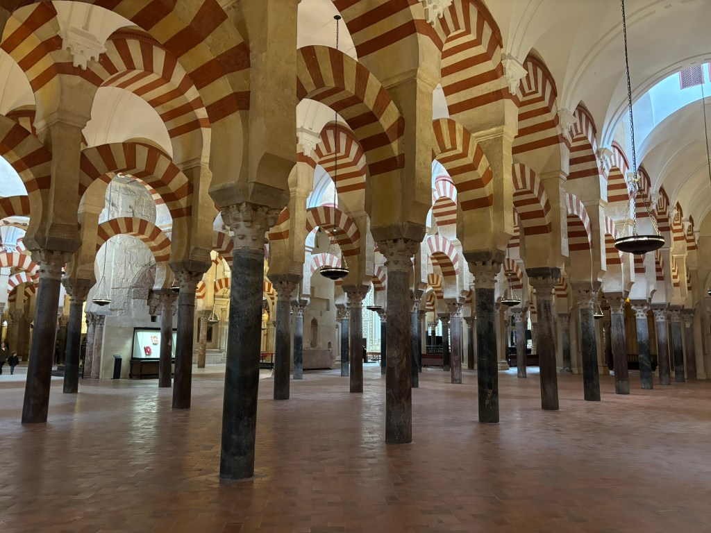 究竟是清真寺還是大教堂？